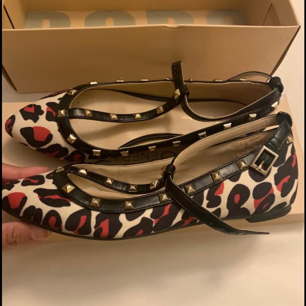 BCBG Women’s flats